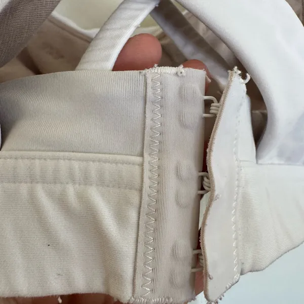 Lululemon white‎ Stash it All bra size 6 - Image 5