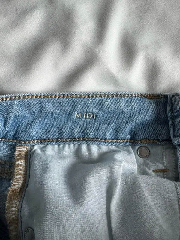 American Eagle Outfitters Midi Shorts - Image 5
