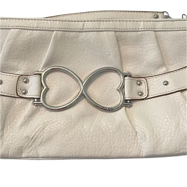 XOXO Y2K white faux leather wristlet clutch with silver heart EUC - Image 16