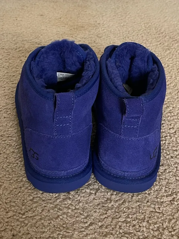 UGG Neumel Navy Blue Suede Lace Up Sheepskin Lined Chukka Boots Womens Size 9 - Image 3