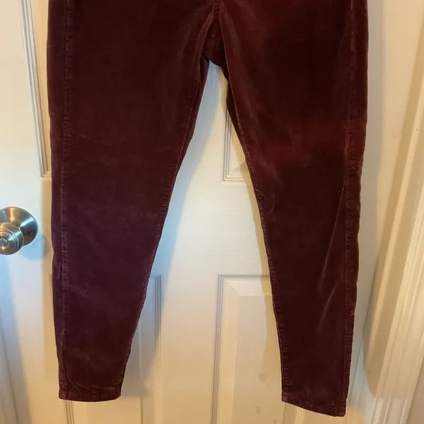 American Eagle Burgundy skinny corduroy pants size 6 - Image 4
