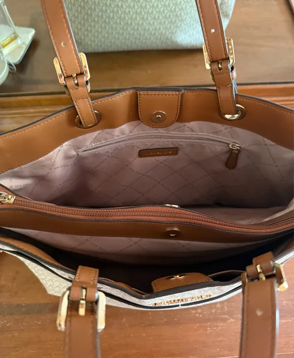 Michael Kors Large tan Logo Tote - Image 7