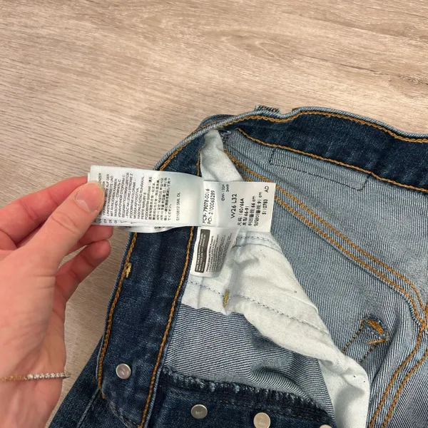 Levi’s ribcage straight dark wash button fly vibrate jeans 26” waist 32” length - Image 5