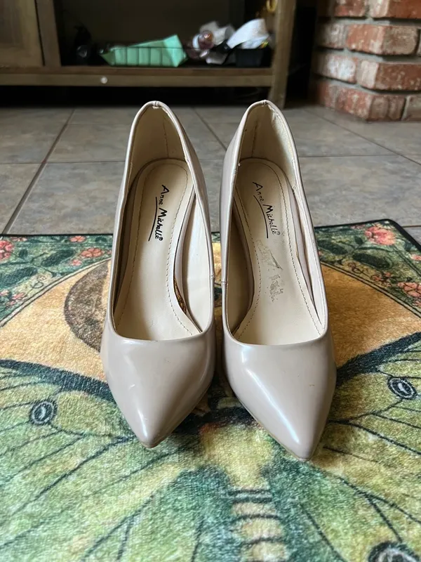 Anne Michelle Women's Nude Patent Pointed-Toe Heels - Image 4