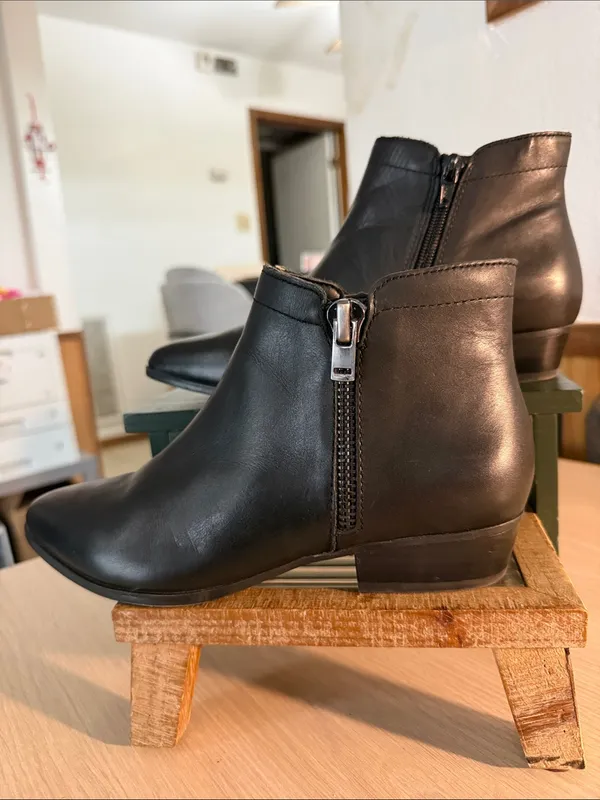 Naturalizer Blair Classic Black Leather Women's Ankle Boots - Image 2