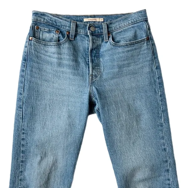 Levi's Women's Premium Wedgie Straight Jeans Medium Wash Blue Size 27 - Image 2