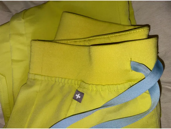 FIGS Scrubs Set - Image 4