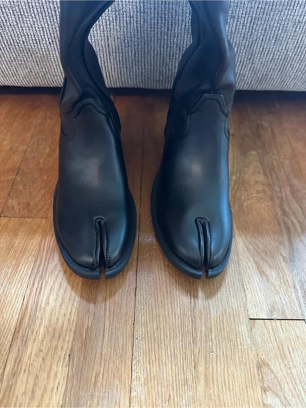 Amazon *Two right foot* Split Toe boots - Image 2