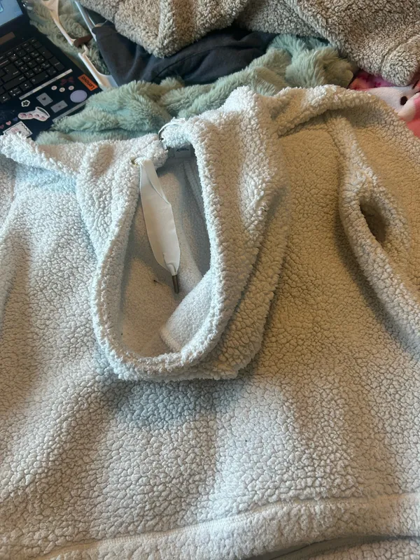 Old Navy Women’s Sherpa Pullover size medium  - Image 6