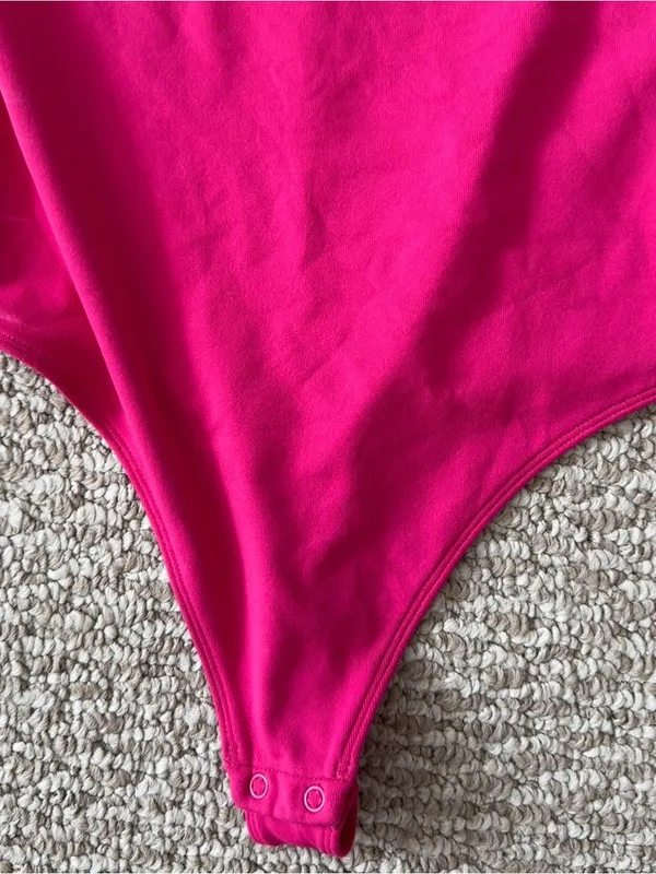 Aritzia Women's Bright Pink Long-Sleeve Bodysuit - Image 3