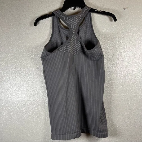 Athleta Renew Seamless racer back tank top SZ M - Image 2
