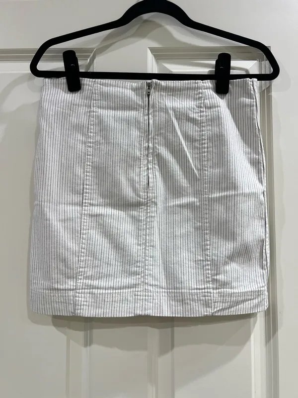 Free People Pinstripe Mini Skirt – White/Grey – Size 6 - Image 2