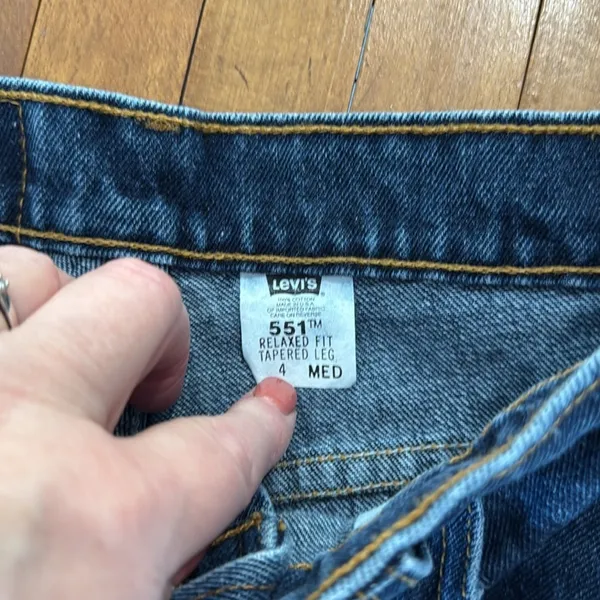 Womens Levis 551 Vintage Dark Wash Jeans Size 4 26x30 - Image 4