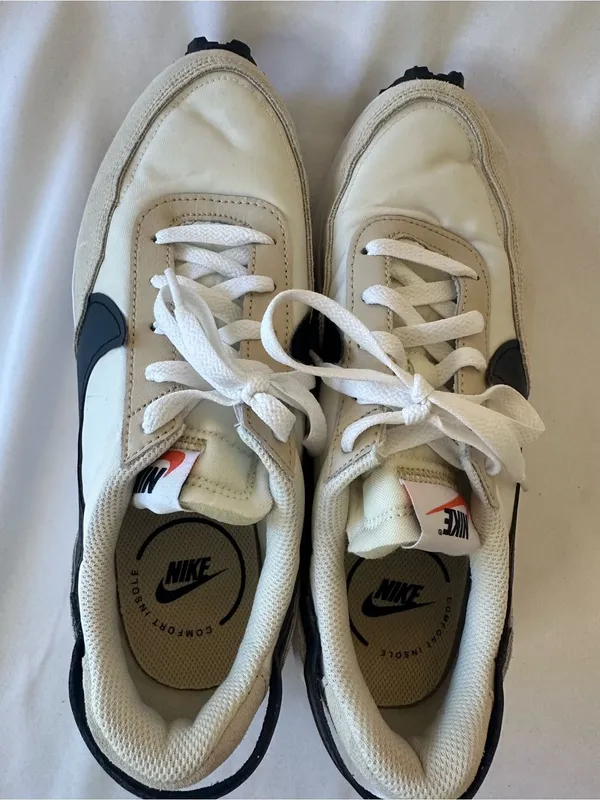 Nike Women's Cream and Black Retro Runner - Image 3