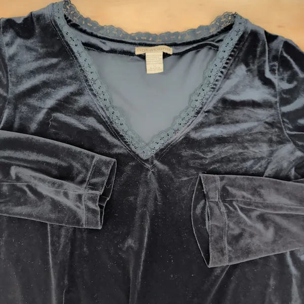 Ladies' Notations Black Velour Top With Lace V-Neck XL - Image 6