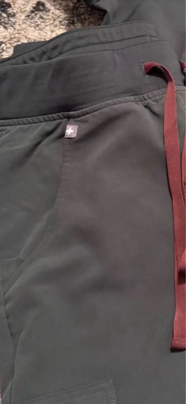 FIGS Scrubs - Image 3