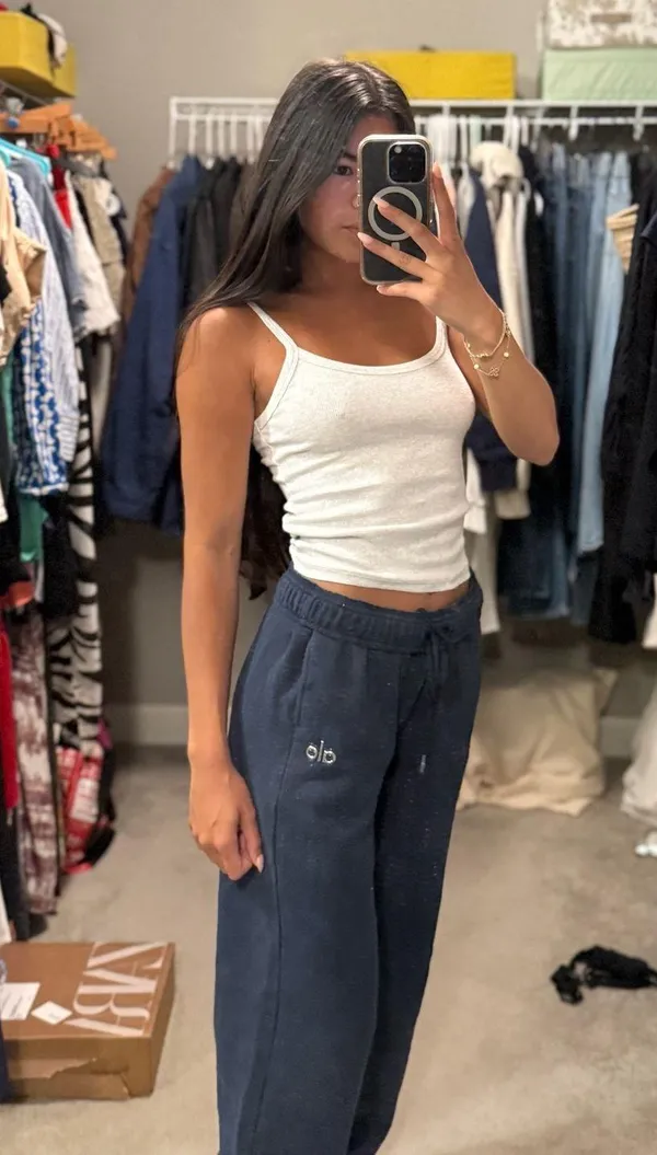 Alo Yoga Sweatpants - Image 2