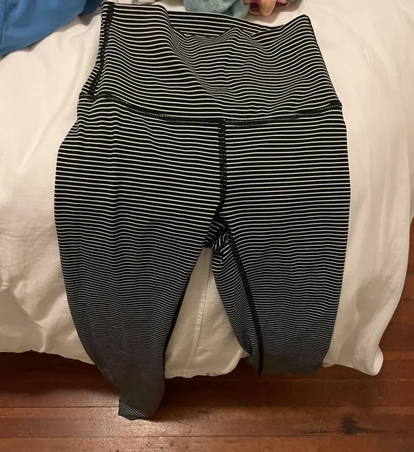 Wunder Under Leggings 28” - Image 4
