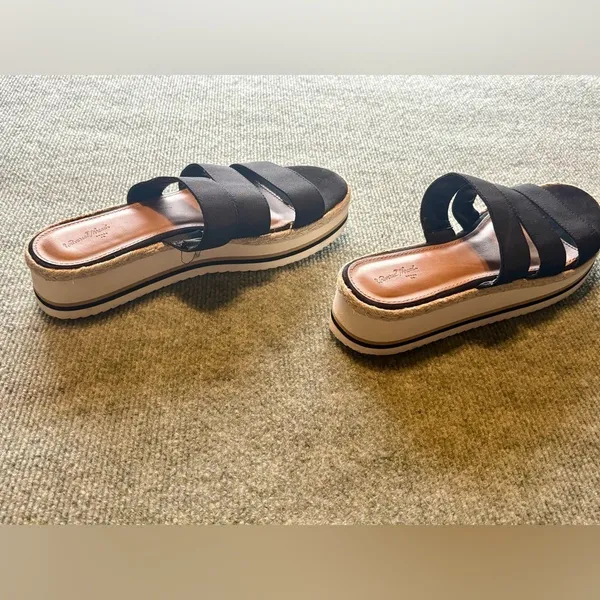 Universal Thread Women's Black Florence Sporty Platform Sandals - Image 5