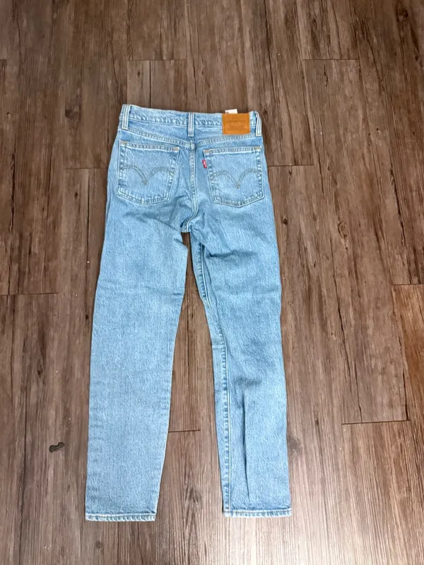Levi’s Wedgie Light Wash Button Fly Straight Leg Jeans Size 25 EUC - Image 6