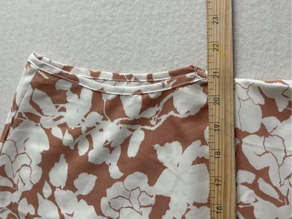 V-Neck Floral Print Blouse in Dusty Rose and White - Image 6