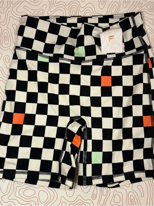 Fabletics Motion365 Checkered 6” Biker Shorts Size Small - Image 3