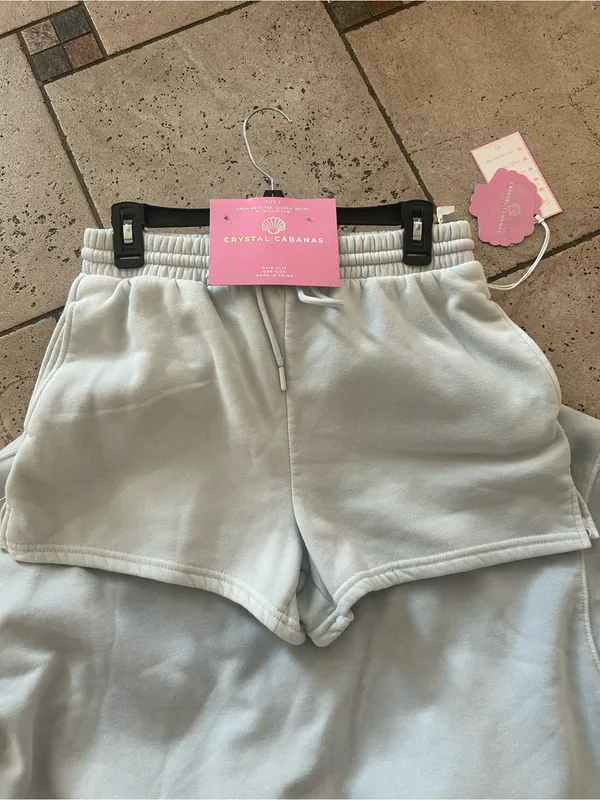 NWT Crystal Cananas women sweatshirt , shorts & hair clip 3pcs set size L - Image 5