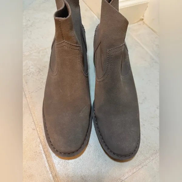 UGG Bandara Ankle‎ Boots, 7.5 - Image 7