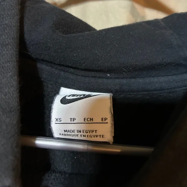 Nike sweatshirt - Image 3