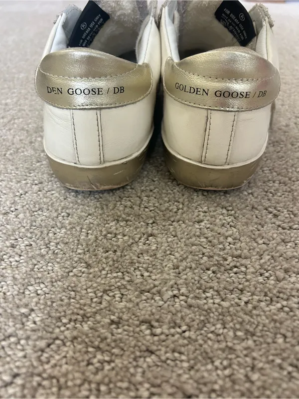 Dirty old sneakers White and Gold Star Low-Top Women's Sneakers - Image 4