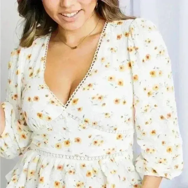 Blu Pepper Floral
 Peplum Blouse - Image 4