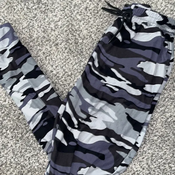 Gray camoflauge pants - Image 2