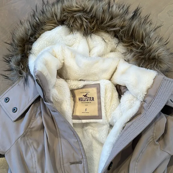 Hollister discontinued parka size small new - Image 2