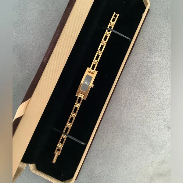 Ladies GUCCI dressy GOLD TONE Watch🔥🔥 - Image 4
