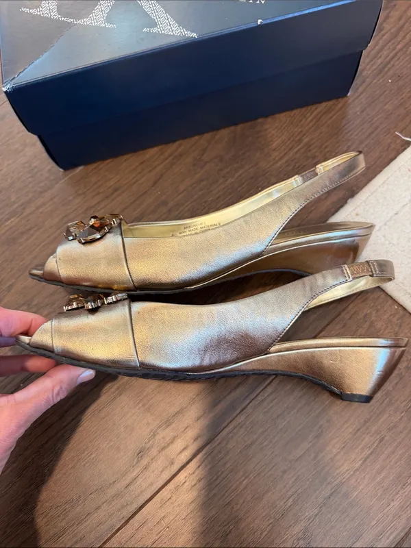 AK Anne Klein Bronze & Jeweled Heel Size 8 - C50-001 - Image 9