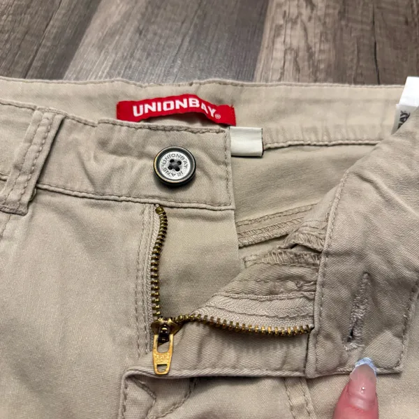 Unionbay Khaki Cargo Utility Shorts Tan Low Rise Y2K - Image 4