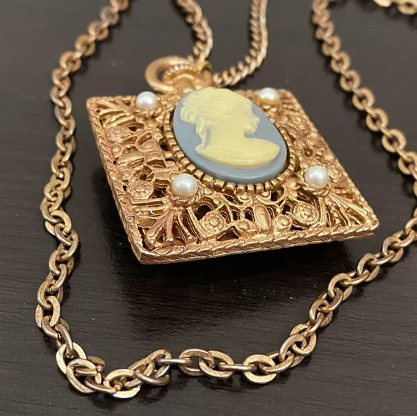 Vintage Unsigned Victorian Lady Cameo Pendant Necklace - Image 5