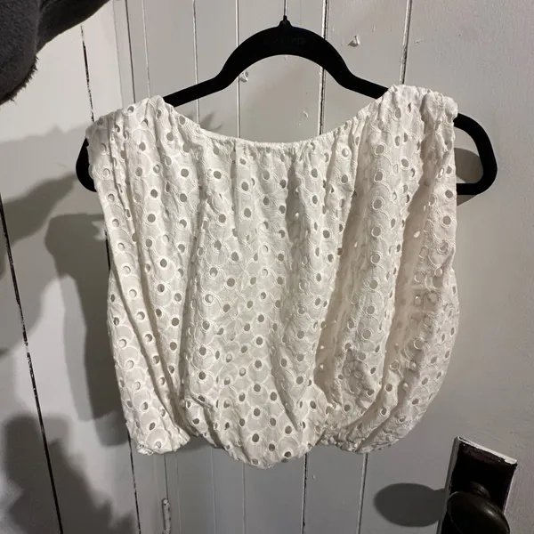 ANTHROPOLOGIE cropped White Eyelet Women's Top - Image 2