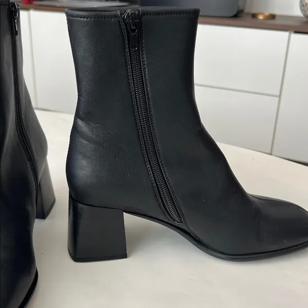 Jeffrey Campbell Troye Square Toe Soft Low Heel Boot Bootie Black Size 6.5 $150 - Image 6