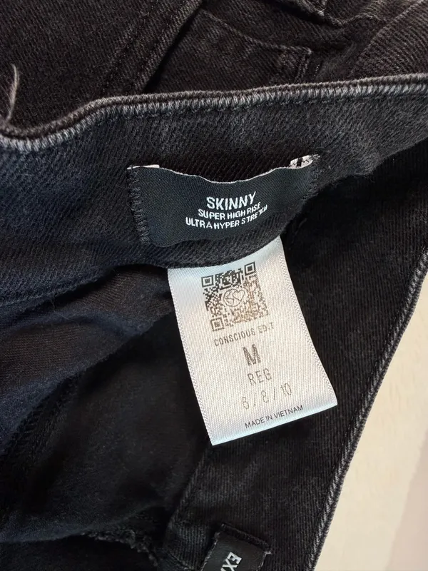 Express women’s Black Dark Wash skinny Ultra Hyper Stretch size M - Image 3