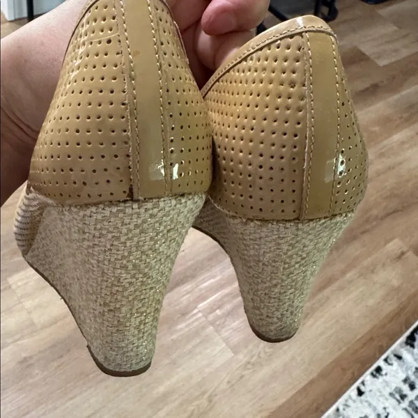 Lilly Pulitzer Tan Perforated Wedges - Image 9
