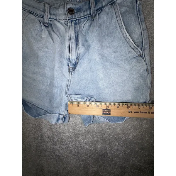 American Eagle Mom Short Cuffed Light Wash Size 0 - Image 8
