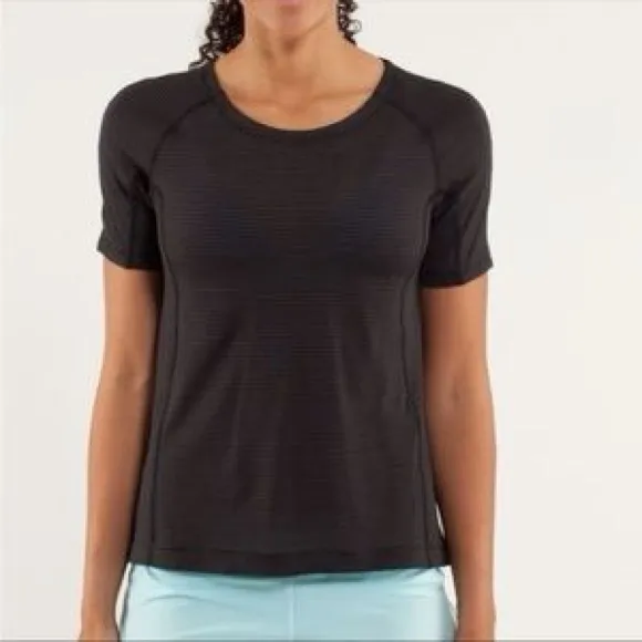 Lululemon Short Sleeve Top Black - Image 4