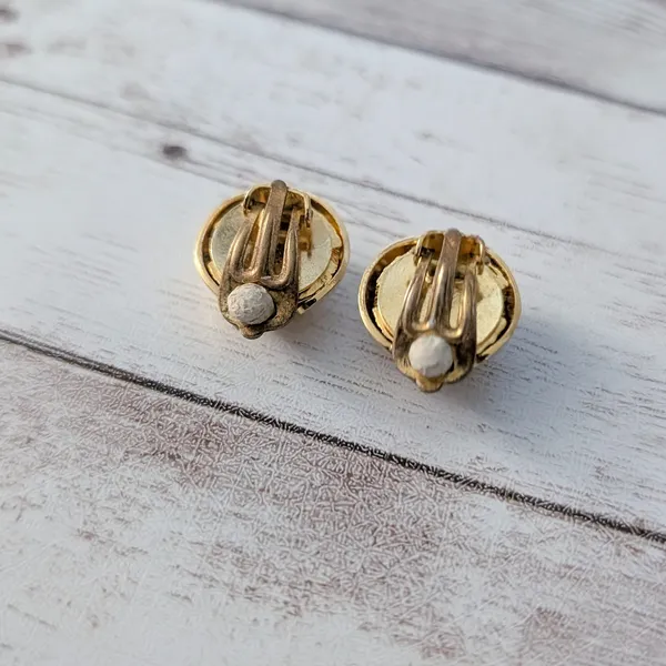 Vintage Clip On Earrings 5/8" Stylish Gold Tone with Design - Image 4