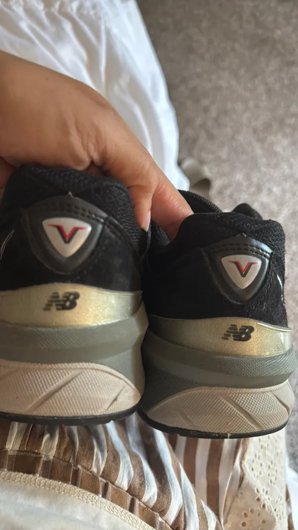 New Balance 990 v5 Black and Gray Athletic Shoes - Image 11