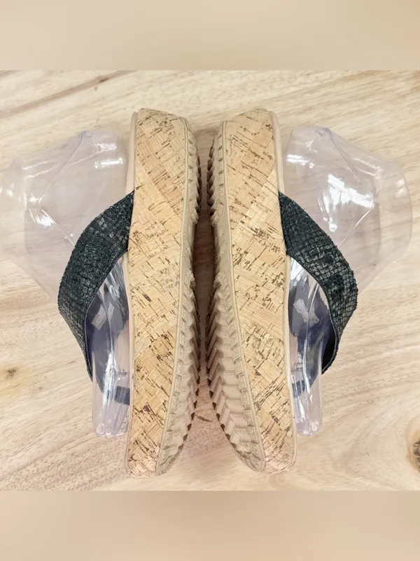 Crocs A Leigh Faux Cork Wedge Thong Sandals Black Tan Size 7 202035 - Image 5