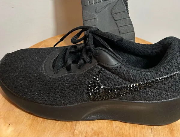 Women's shoes.Nike brand. Size 8.$40. - Image 4