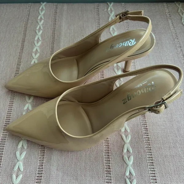 Cream patent heels Tan Size 6 - Image 2