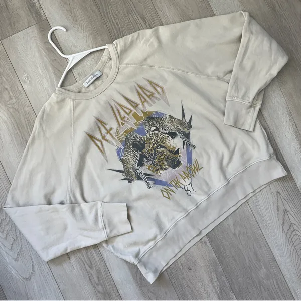 Daydreamer Grunge Sweatshirt def leppard varsity crew womens Beige medium casual - Image 3