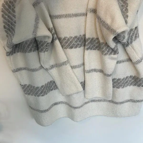 Topshop sweater white grey striped women’s size 2 - Image 4